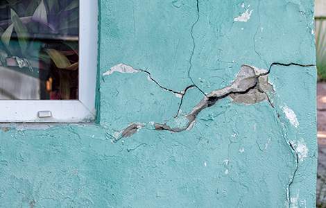 Rénovation lourde : fissure structurelle en façade