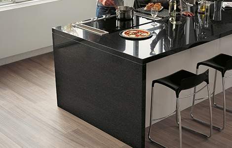 Dans la cuisine, le couloir