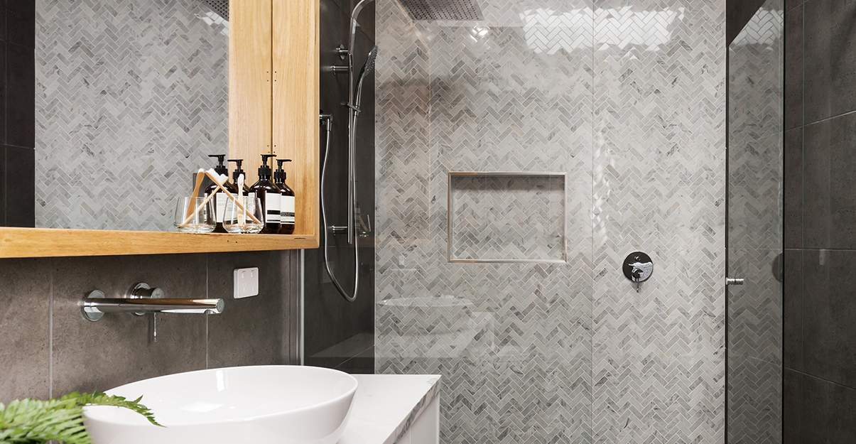 une chambre d'amis agréable avec petite salle de bain