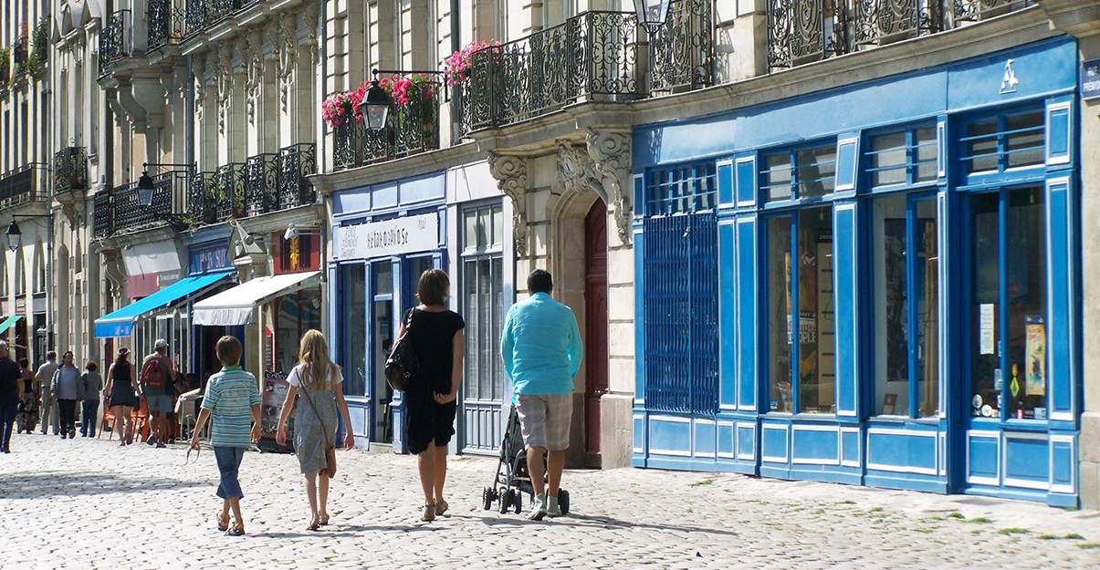 Local commercial au pied d’un immeuble haussmannien