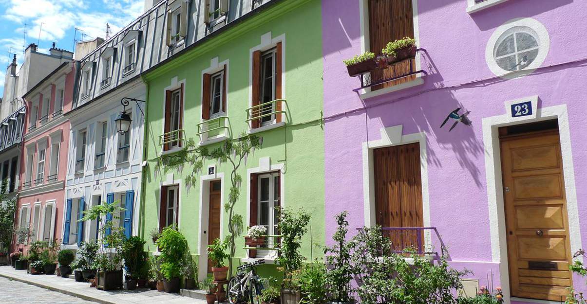 La maison des années 30 et sa façade colorée