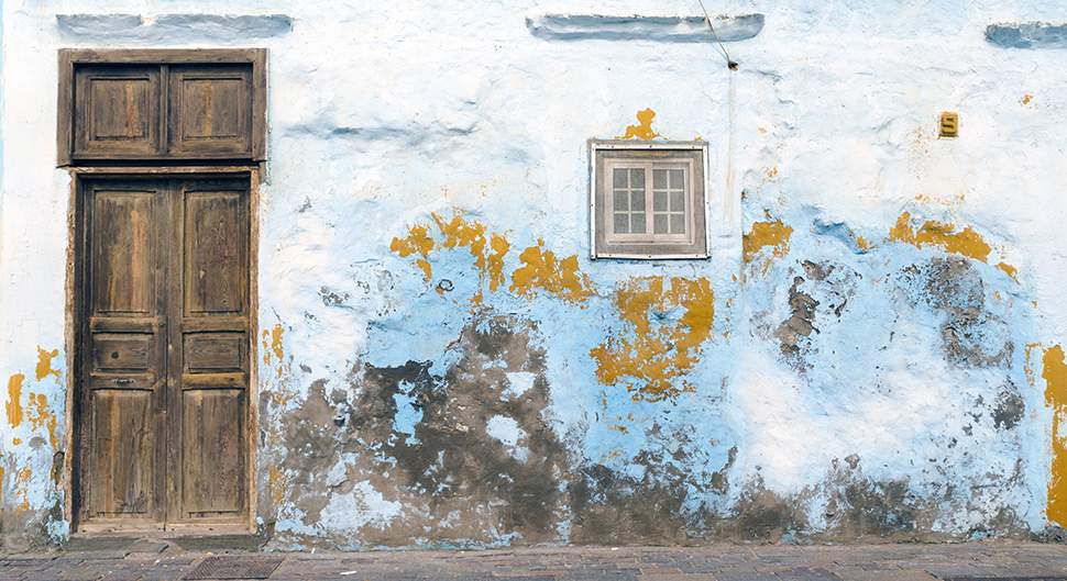 Restaurer les murs humides et salpêtrés