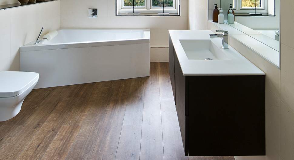 Le PVC : matériau idéal pour le sol de la salle de bain