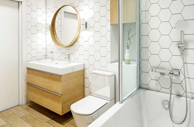 Salle de bain blanche et bois