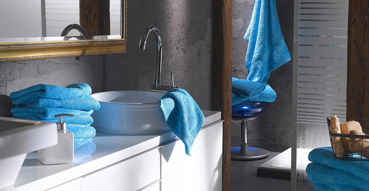 De la couleur dans la salle de bain