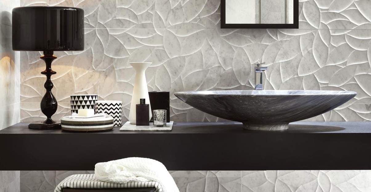 Salle de bain grise et noire, sophistiquée