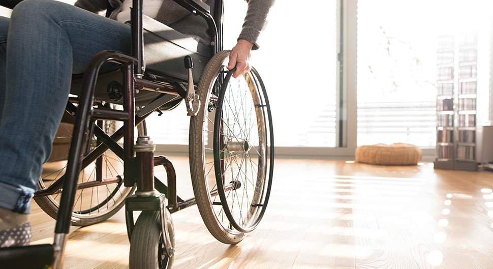 un salon adapté aux personnes à mobilité réduite