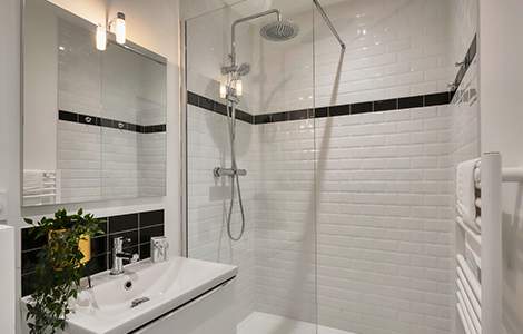 Remplacer sa baignoire par une douche sur mesure