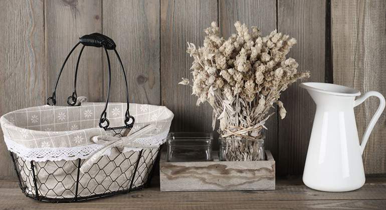 Style Campagne-chic - panier et carafe - La Maison Saint-Gobain