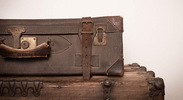 Style vintage - vieilles valises en cuir - La Maison Saint-Gobain