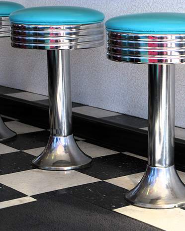 Style vintage - tabourets de bar 50's - La Maison Saint-Gobain