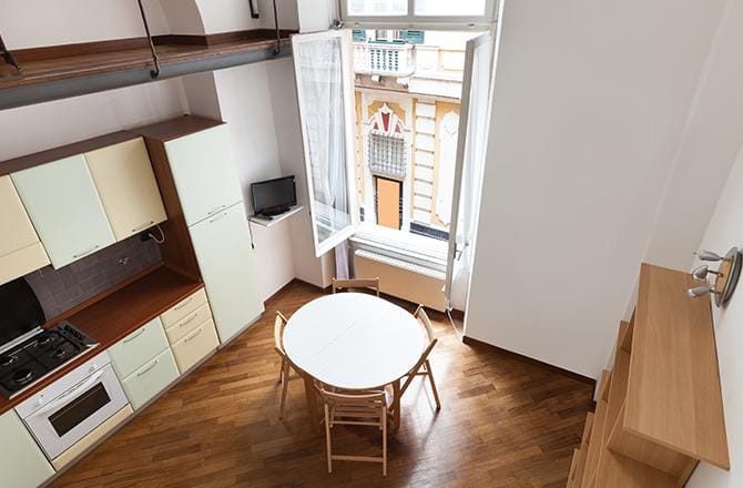 Cuisine et plafond cathédrale en duplex