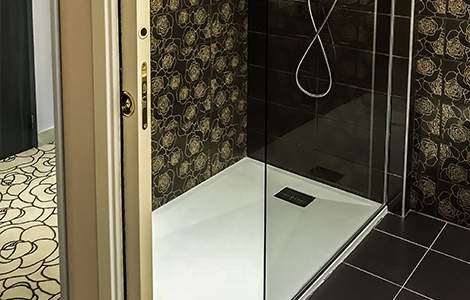 Agrandir le bac à douche sans changer le carrelage