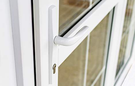 Une poignée de porte en nylon et en polyamide