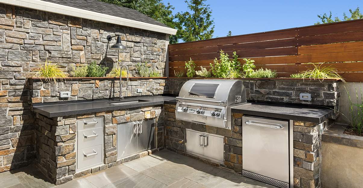 Rénover une maison dans le sud de la France : la cuisine d’été