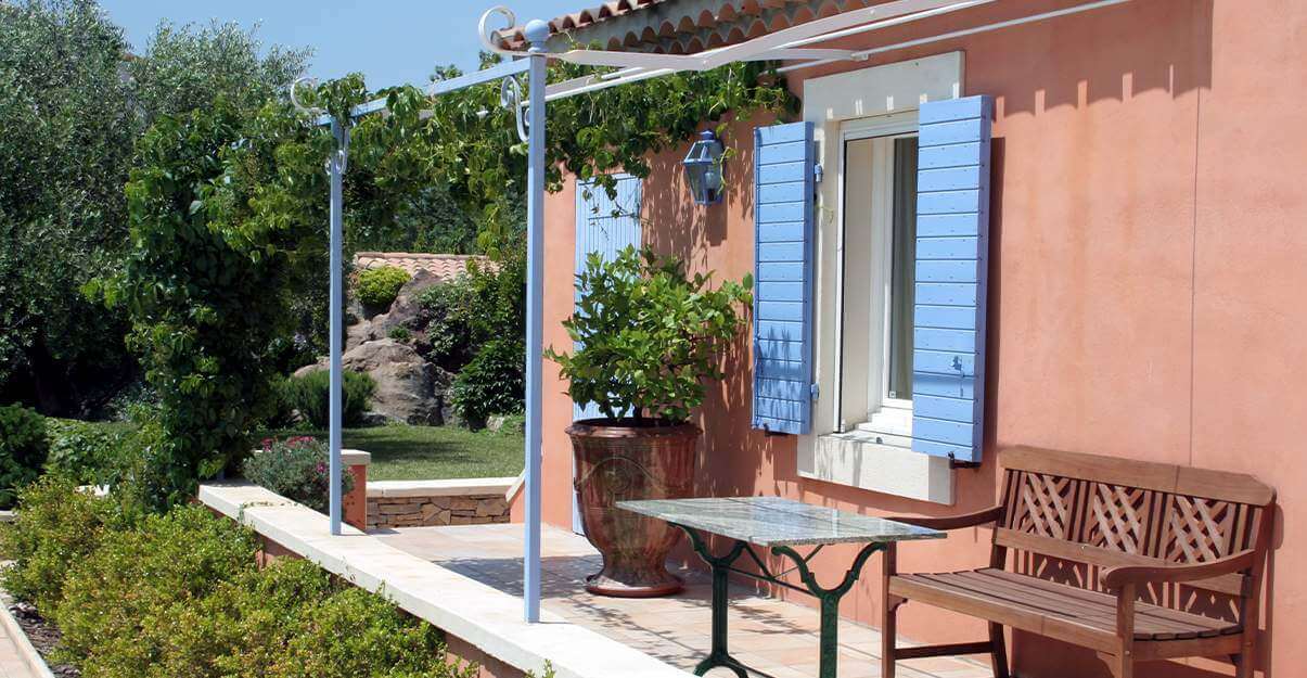 Rénover une maison dans le sud de la France : les protections solaires