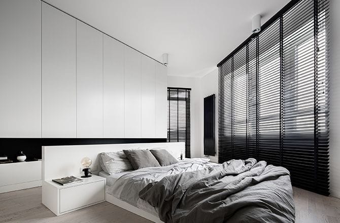 Chambre moderne grise et blanche