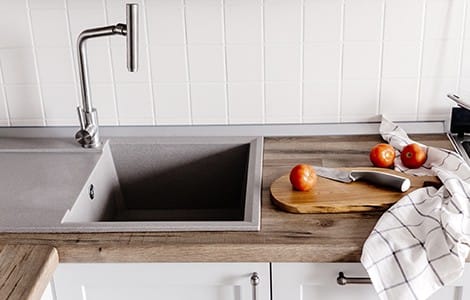 Une cuisine rustique en bois grisé