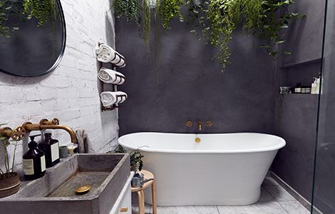 Revêtement mur salle de bain industrielle : la peinture grise