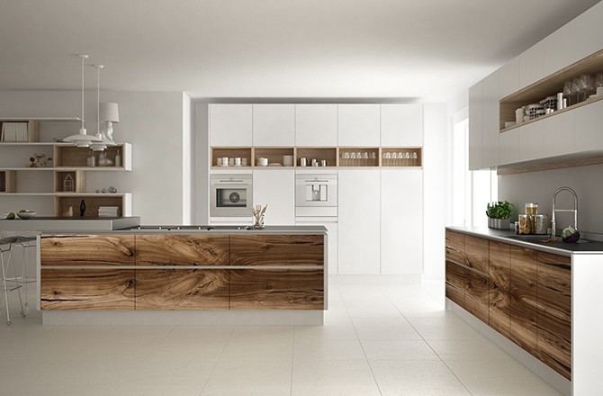 Bois et laque dans la cuisine