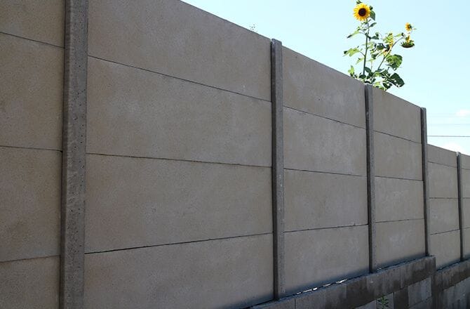 Clôture béton panneaux teinté dans la masse