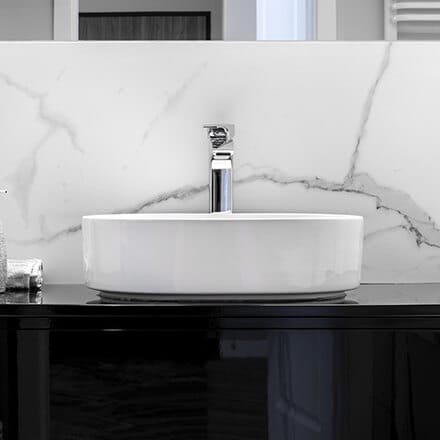 Crédence marbre blanc veiné