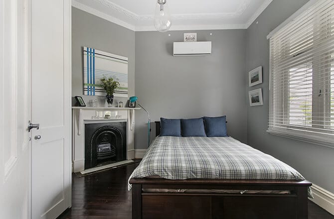 Revêtement pour plafond : peinture claire