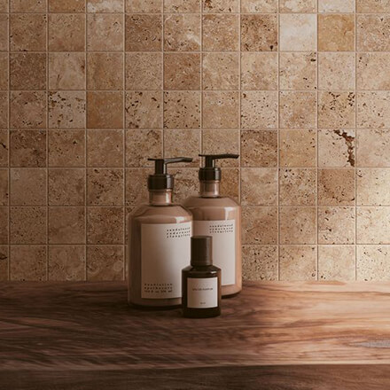 Crédence de salle de bain travertin noisette