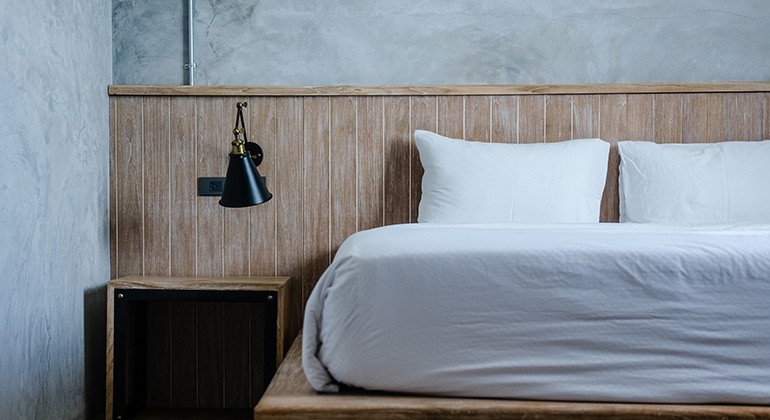 Béton décoration : mur béton et bois