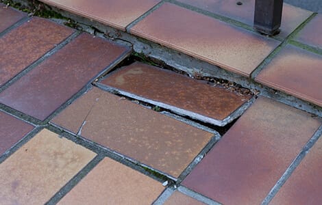 Fissure liée à un mauvais ragréage