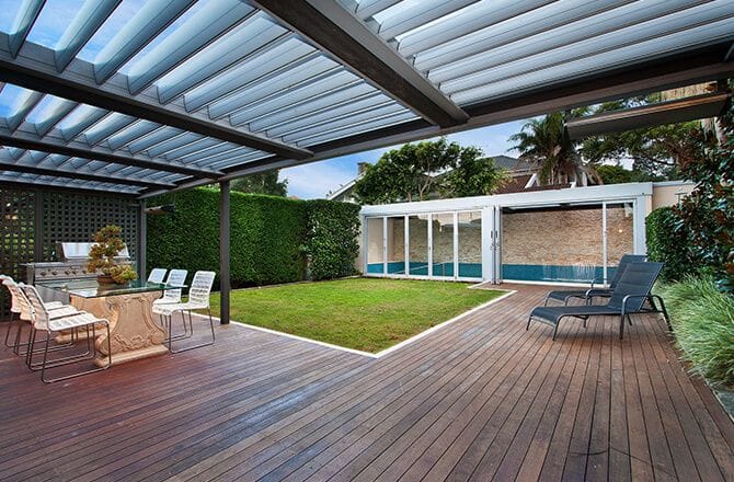 Couvrir une terrasse : la pergola bioclimatique