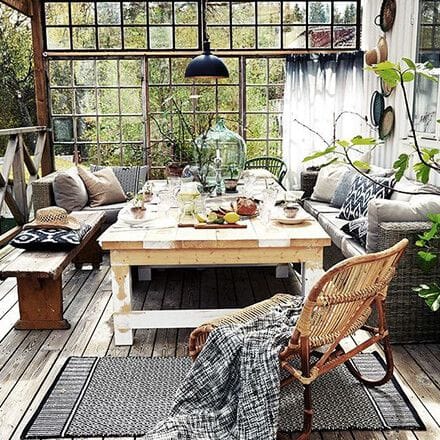 Couvrir une terrasse : véranda et déco