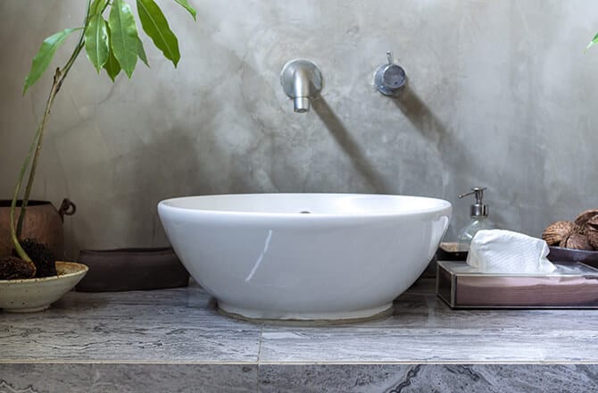 Béton décoration : en crédence de salle de bain