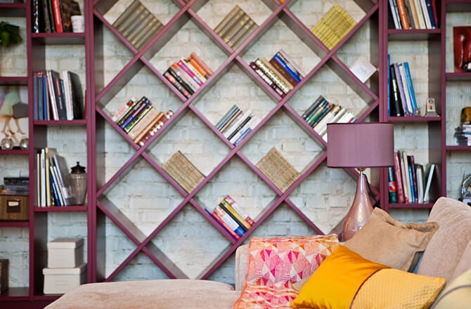 Coin lecture et bibliothèque décalée