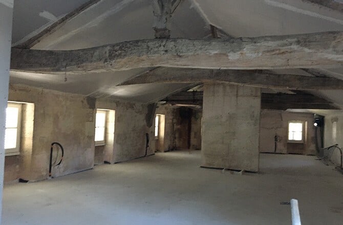 Isolation via dalle acoustique d’un plancher bois de combles 