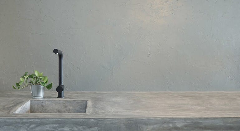 Béton décoration : évier et plan de travail intégré