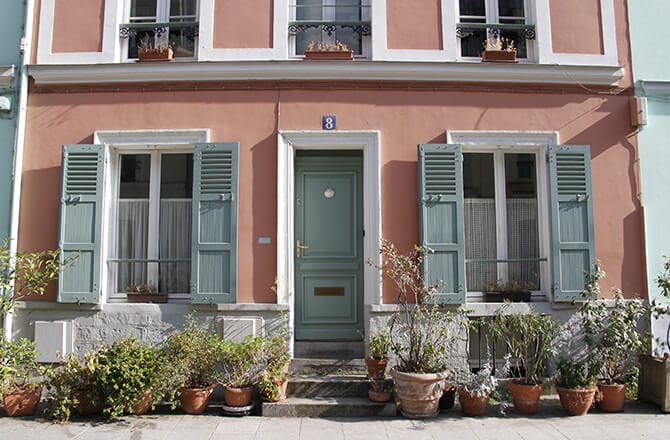 Couleurs façade : rose et vert amande