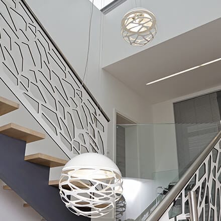 Déco cage d’escalier : harmonie moderne