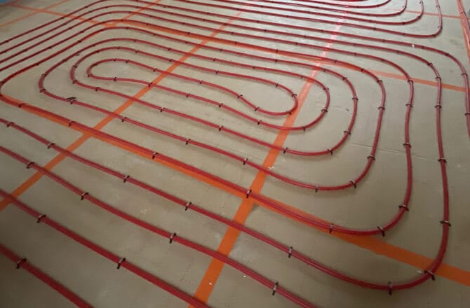 Panneaux d’isolants lisses pour plancher chauffant à eau