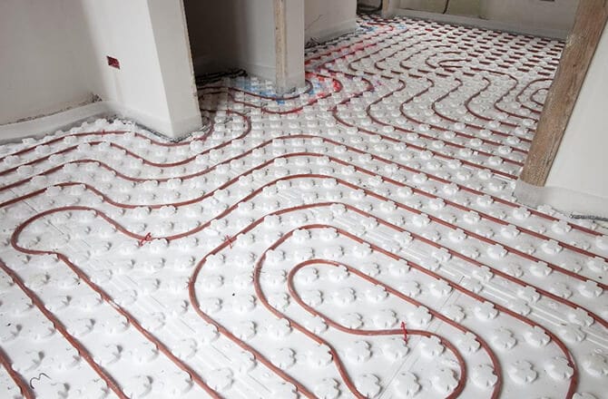 Panneaux à plots pour plancher chauffant à eau 