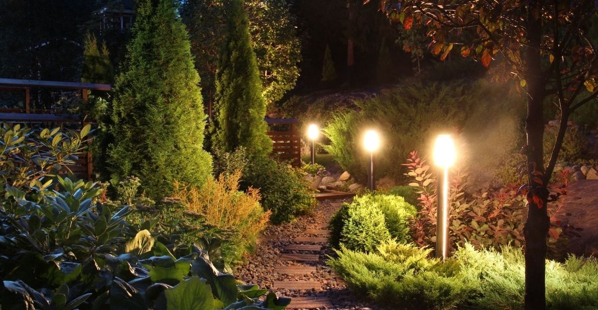 aménager petit jardin en pente