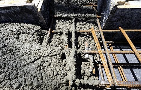 Réalisation des fondations : coulage béton