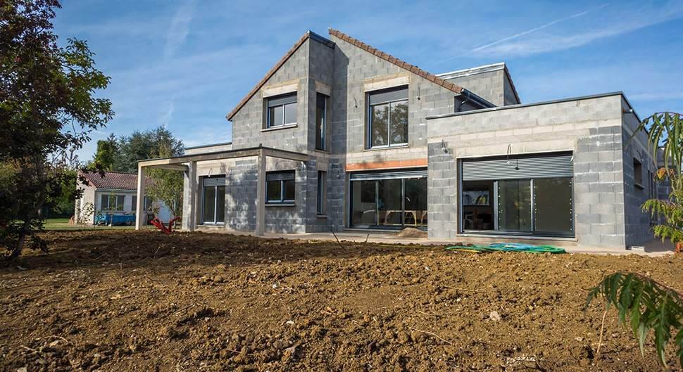 Zoom sur les murs d’une maison