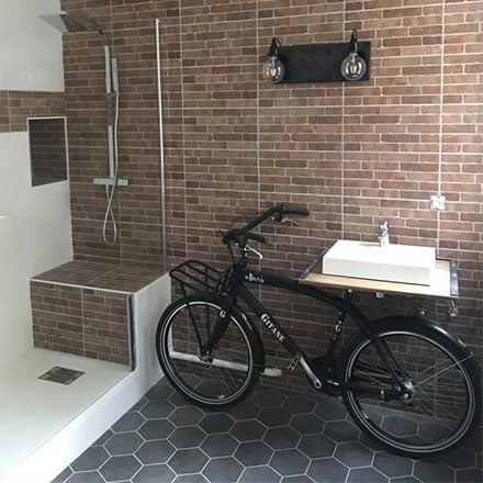 Salle de bain rénovée par Aurore DC, EGB La Maison Saint-Gobain