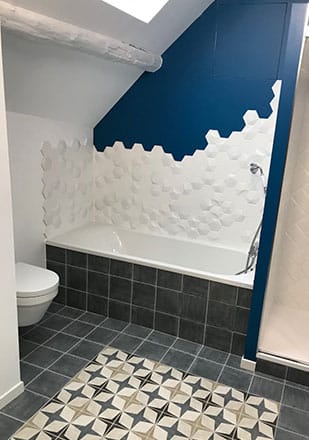 Salle de bain carrelage relief