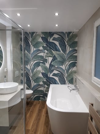 Salle de bain rénovée par Daniel R, plombier La Maison Saint-Gobain