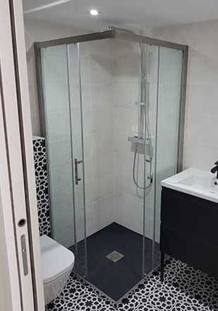 Salle de bain par Daniel R., plombier à Viry Chatillon.