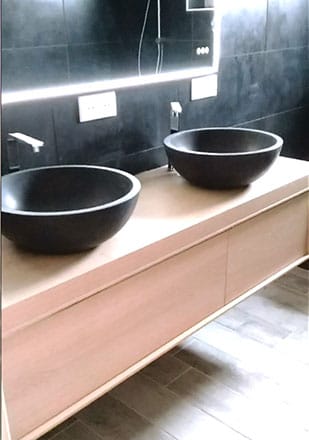 Salle de bain béton noir