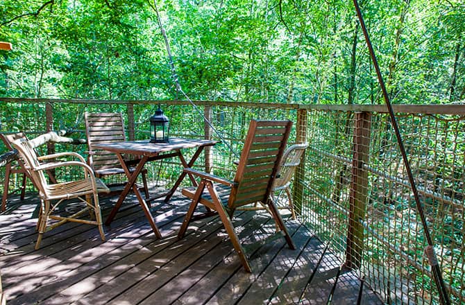 Terrasse sur pilotis et emprise au sol