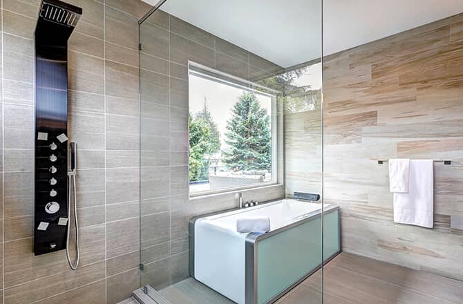 Une salle de bains contemporaine